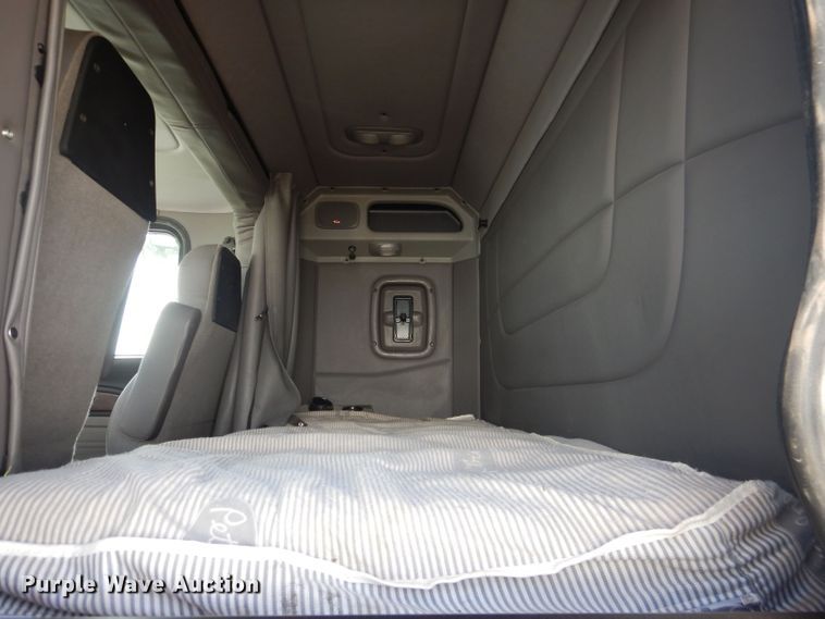 image for item DJ8964 2015 Peterbilt 365 crane truck