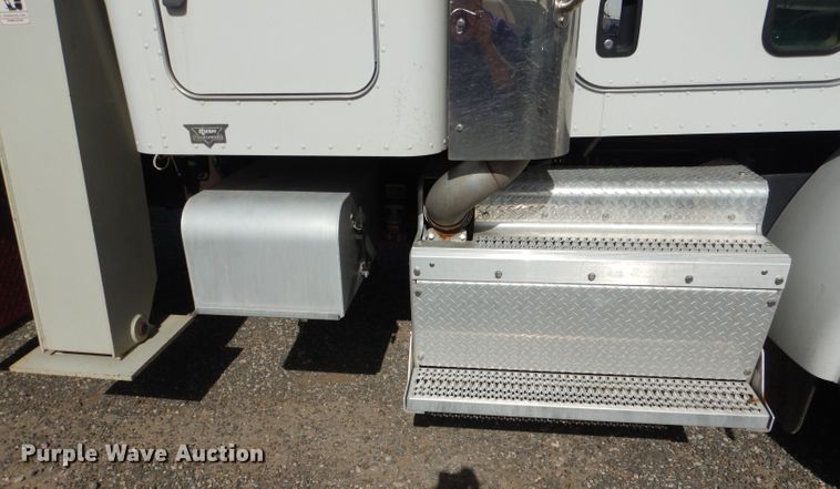 image for item DJ8964 2015 Peterbilt 365 crane truck