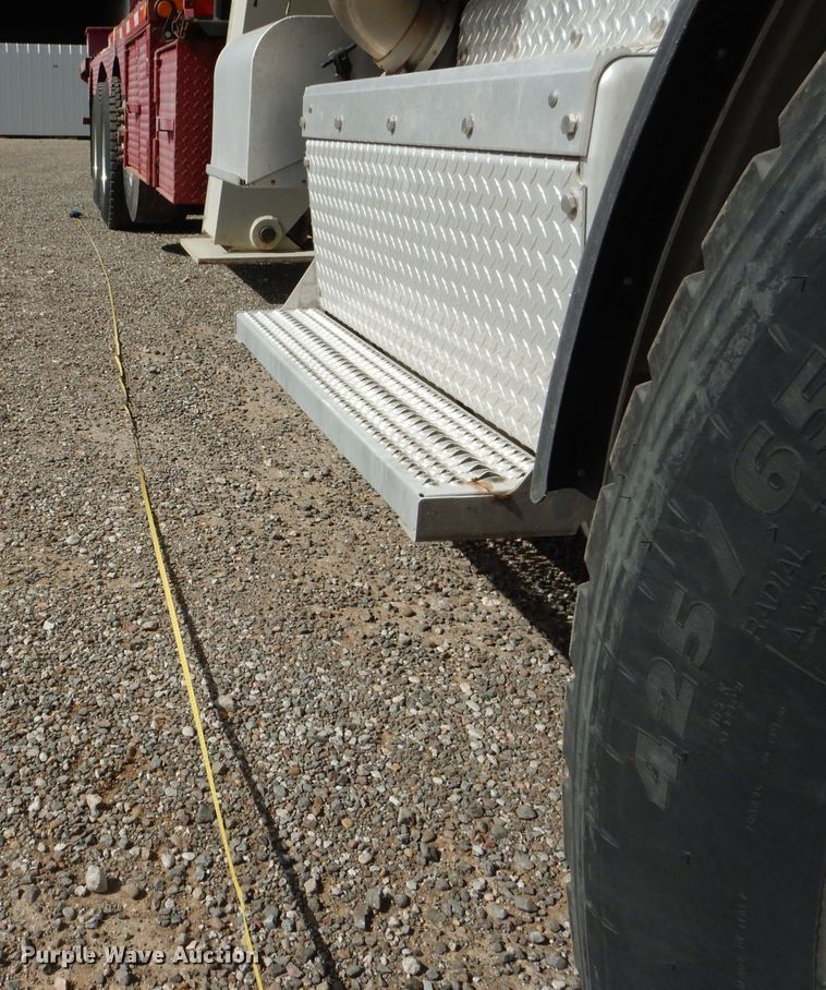 image for item DJ8964 2015 Peterbilt 365 crane truck