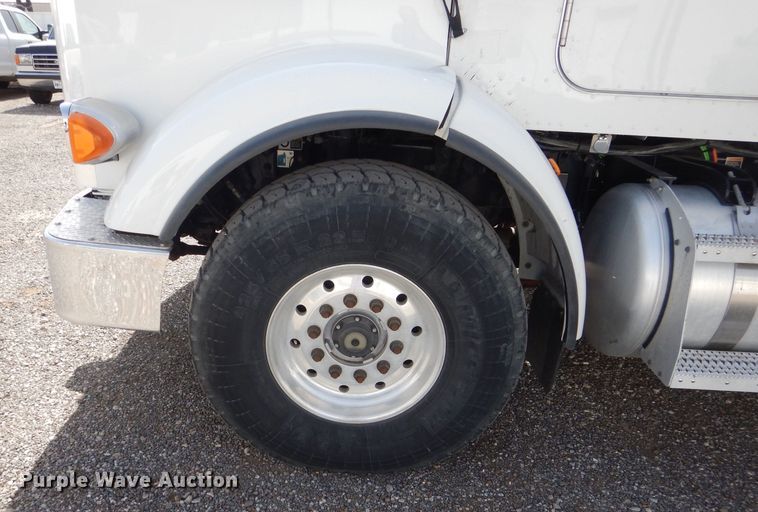 image for item DJ8964 2015 Peterbilt 365 crane truck