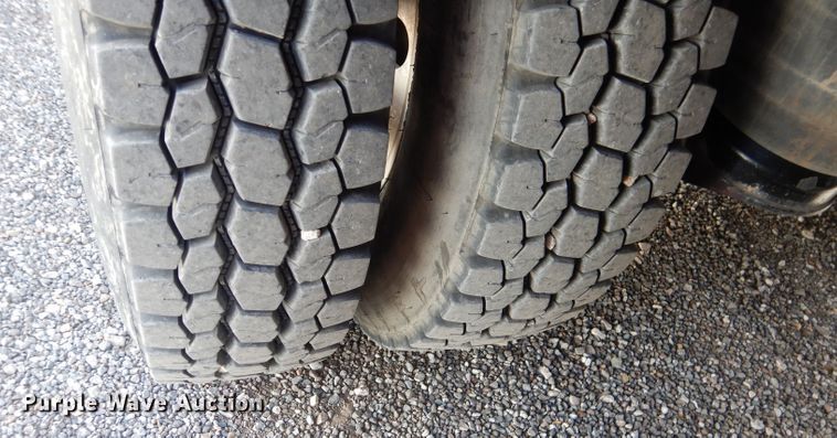 image for item DJ8964 2015 Peterbilt 365 crane truck