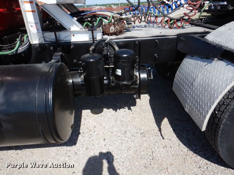 image for item DK0479 2000 Mack RD690S  semi truck