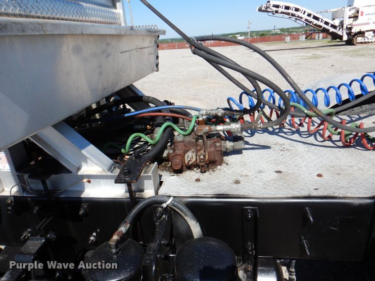 image for item DK0479 2000 Mack RD690S  semi truck