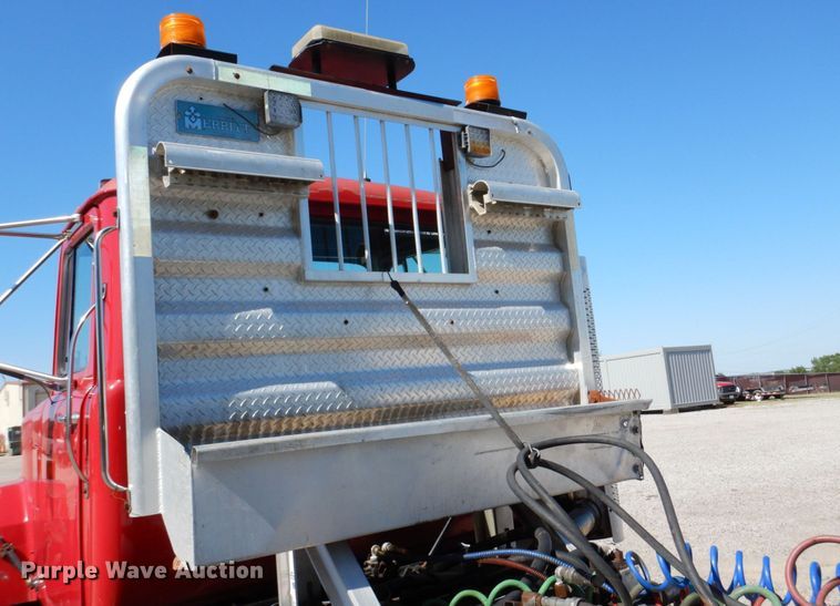 image for item DK0479 2000 Mack RD690S  semi truck