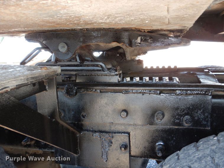 image for item DK0479 2000 Mack RD690S  semi truck