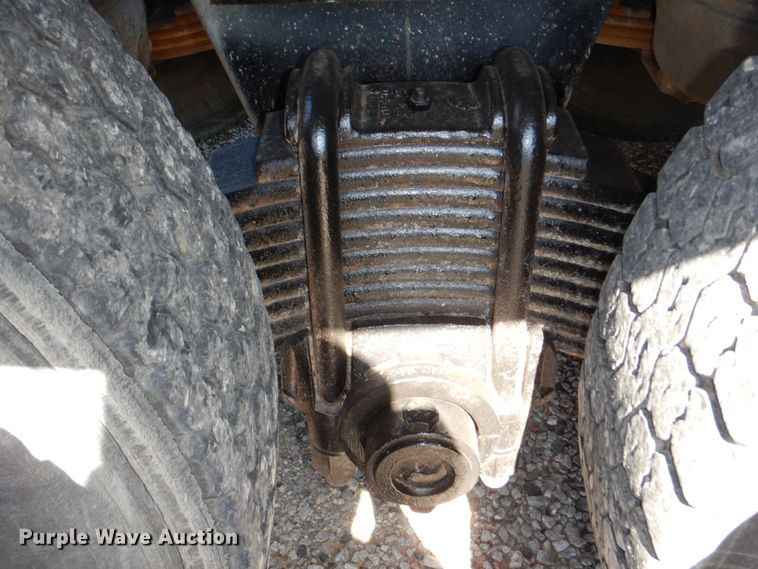 image for item DK0479 2000 Mack RD690S  semi truck