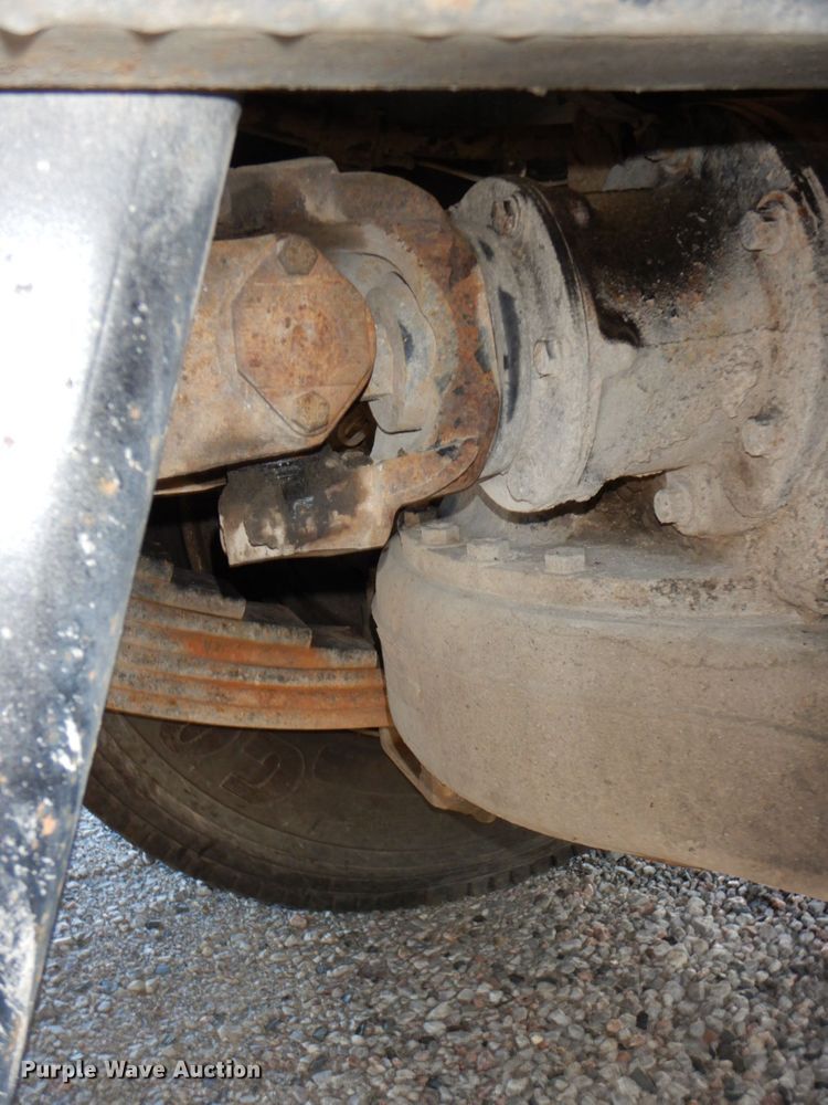 image for item DK0479 2000 Mack RD690S  semi truck