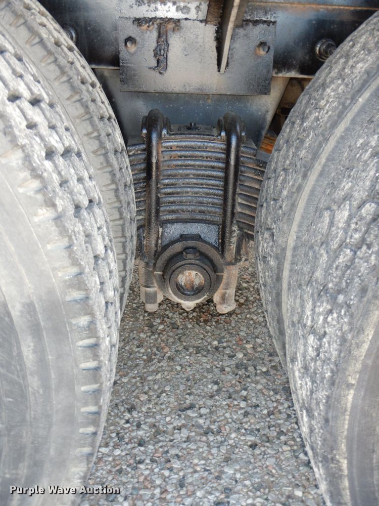 image for item DK0479 2000 Mack RD690S  semi truck