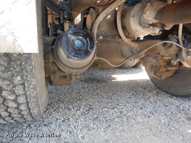 image for item DK0479 2000 Mack RD690S  semi truck