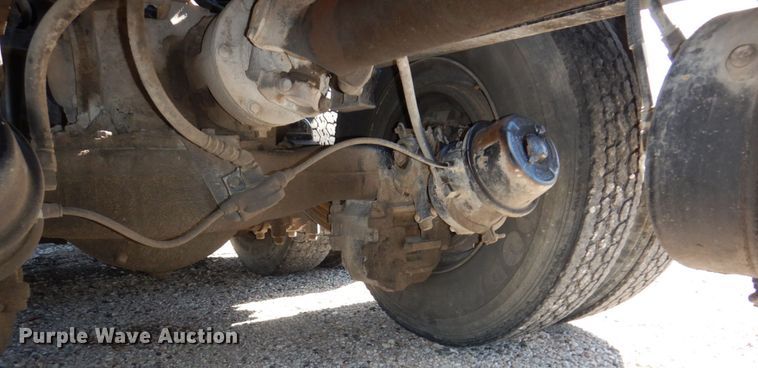 image for item DK0479 2000 Mack RD690S  semi truck