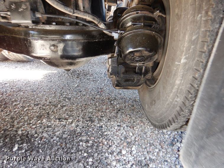 image for item DK0479 2000 Mack RD690S  semi truck