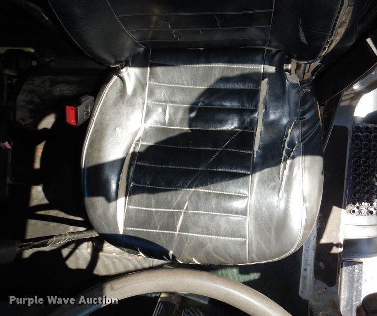 image for item DK0479 2000 Mack RD690S  semi truck