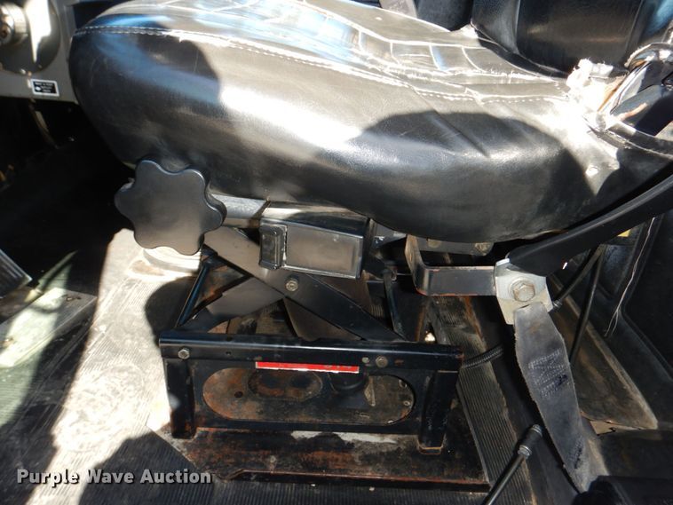 image for item DK0479 2000 Mack RD690S  semi truck