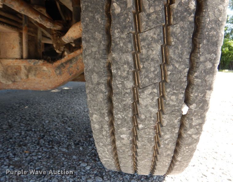 image for item DK0479 2000 Mack RD690S  semi truck