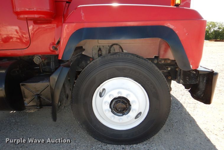 image for item DK0479 2000 Mack RD690S  semi truck