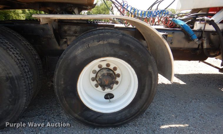 image for item DK0479 2000 Mack RD690S  semi truck