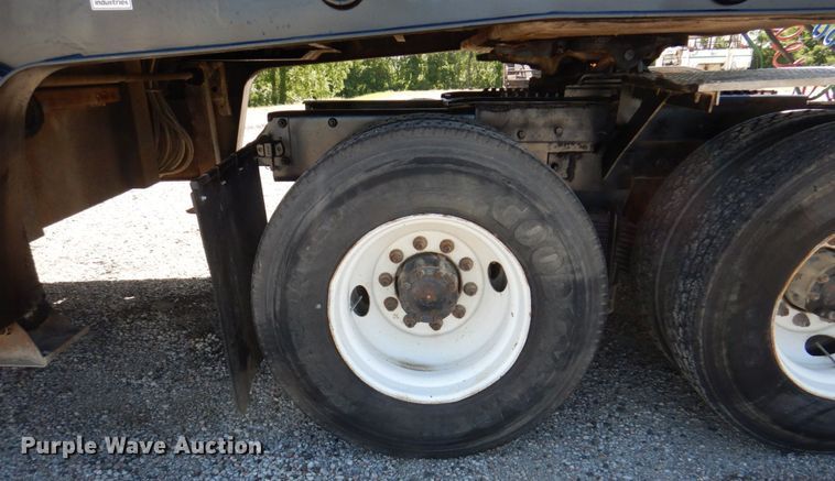 image for item DK0479 2000 Mack RD690S  semi truck