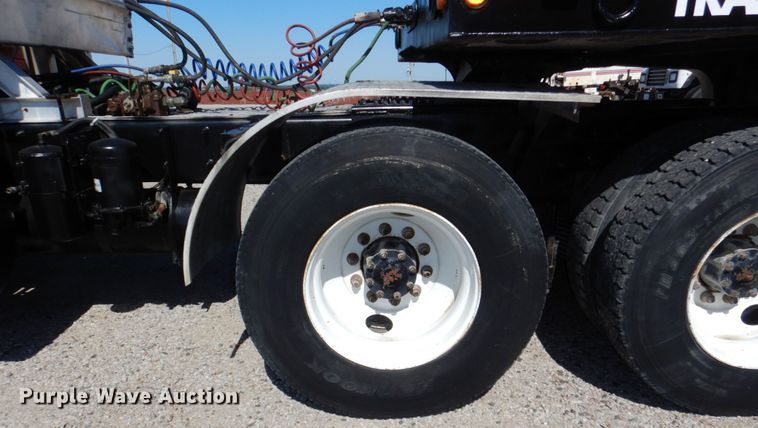 image for item DK0479 2000 Mack RD690S  semi truck