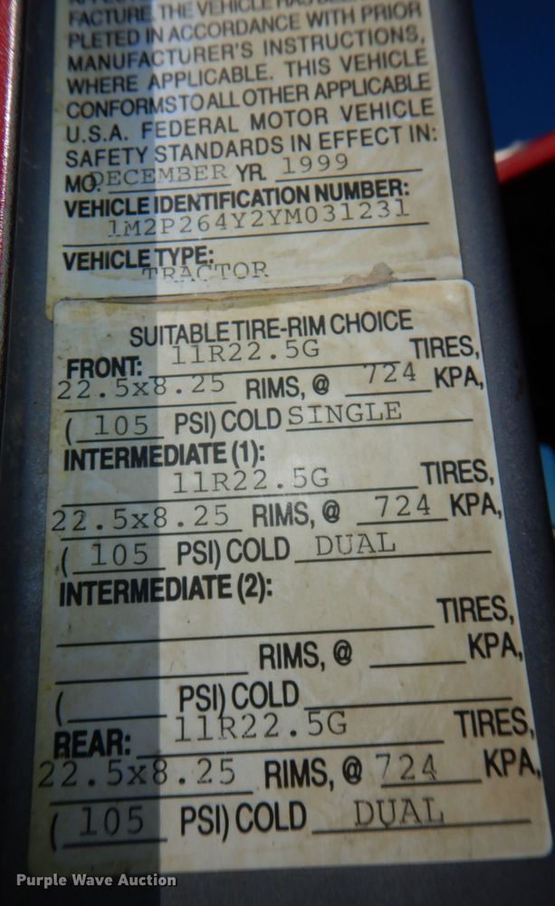 image for item DK0479 2000 Mack RD690S  semi truck