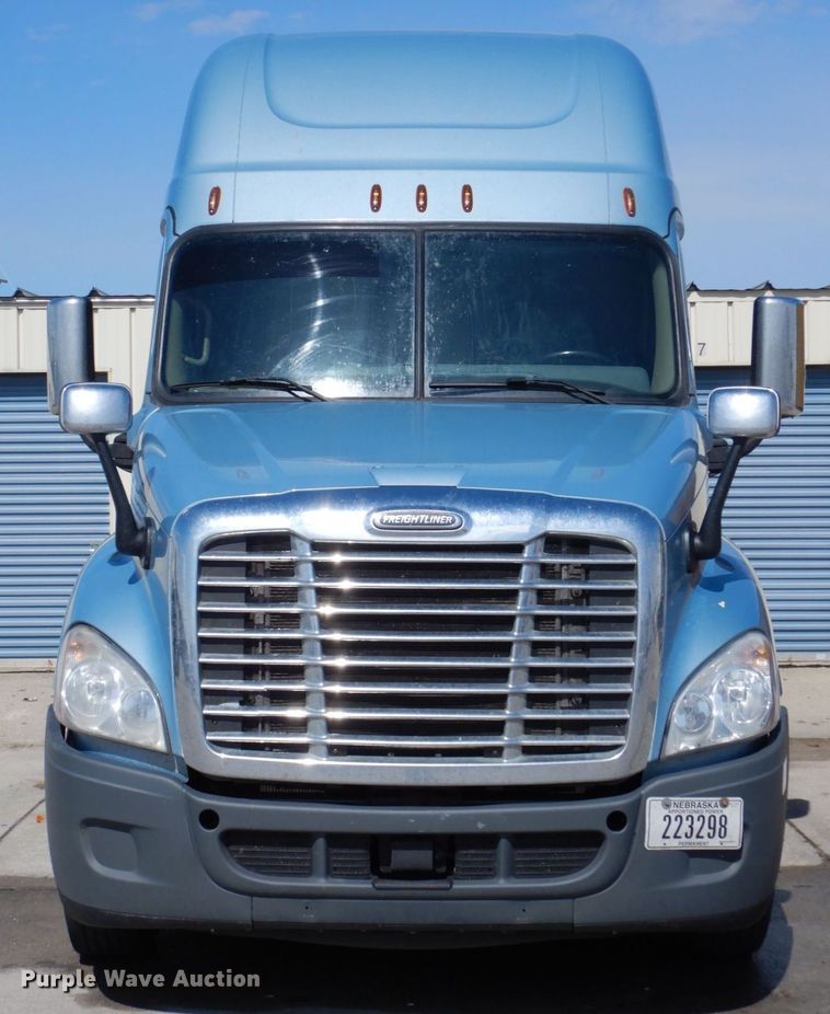 image for item DK0490 2016 Freightliner Cascadia 125  semi truck