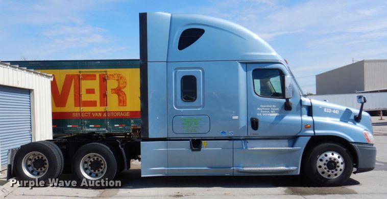 image for item DK0490 2016 Freightliner Cascadia 125  semi truck