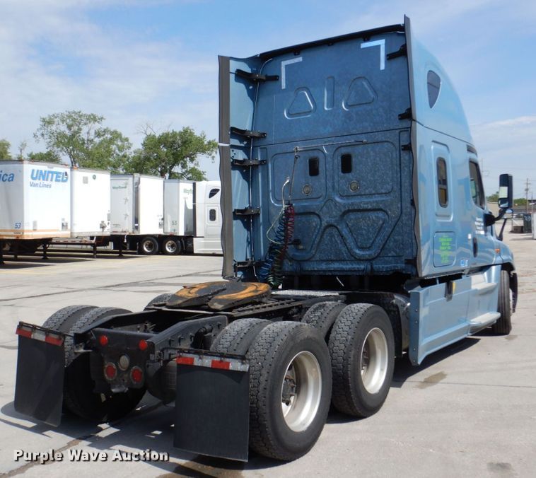 image for item DK0490 2016 Freightliner Cascadia 125  semi truck