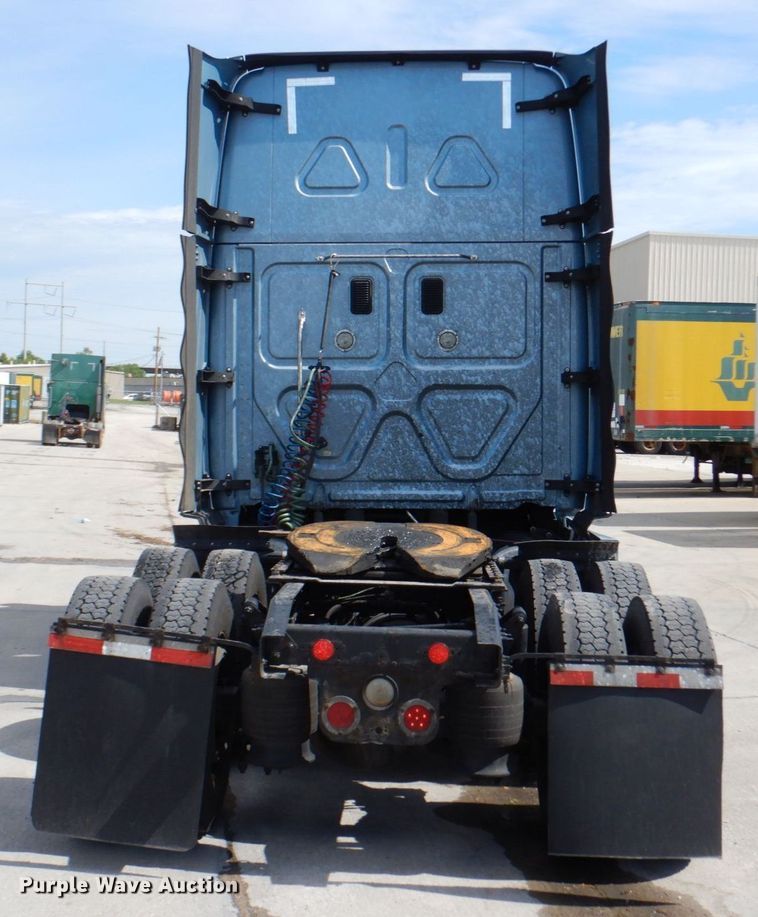 image for item DK0490 2016 Freightliner Cascadia 125  semi truck