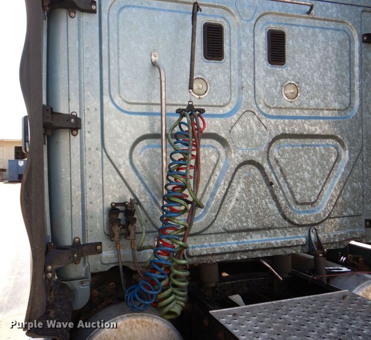 image for item DK0490 2016 Freightliner Cascadia 125  semi truck