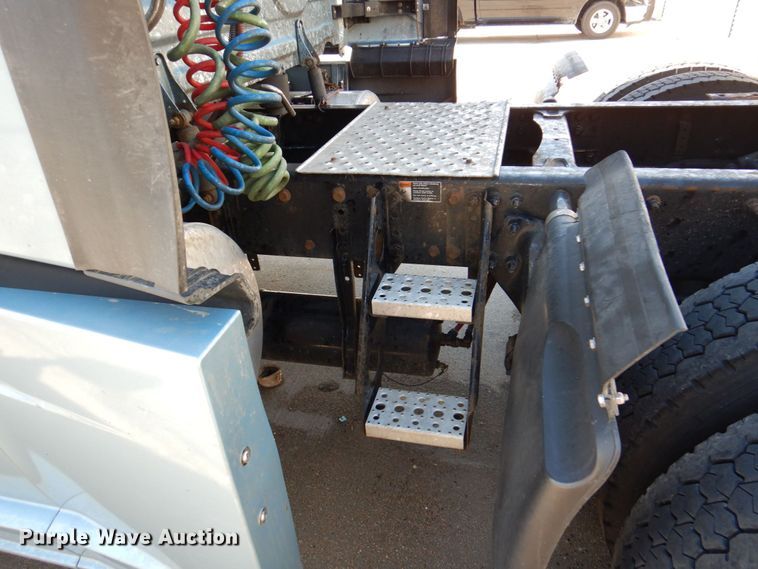 image for item DK0490 2016 Freightliner Cascadia 125  semi truck