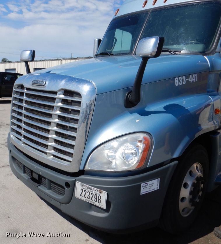 image for item DK0490 2016 Freightliner Cascadia 125  semi truck