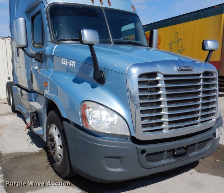 image for item DK0490 2016 Freightliner Cascadia 125  semi truck