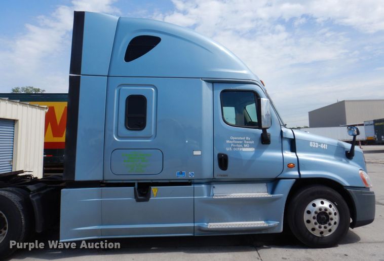 image for item DK0490 2016 Freightliner Cascadia 125  semi truck