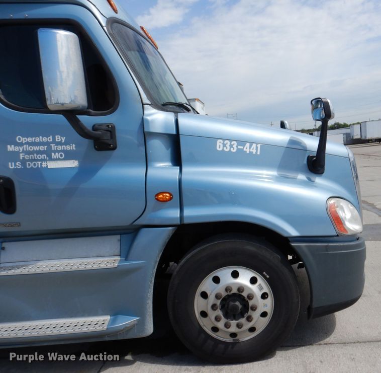 image for item DK0490 2016 Freightliner Cascadia 125  semi truck