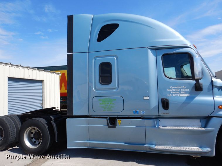 image for item DK0490 2016 Freightliner Cascadia 125  semi truck