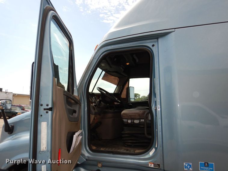 image for item DK0490 2016 Freightliner Cascadia 125  semi truck