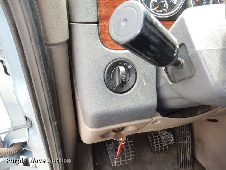 image for item DK0490 2016 Freightliner Cascadia 125  semi truck