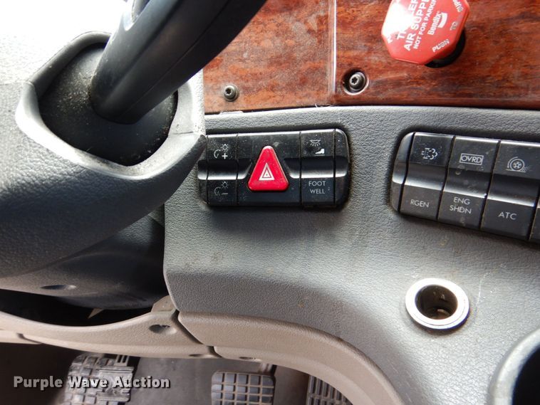 image for item DK0490 2016 Freightliner Cascadia 125  semi truck