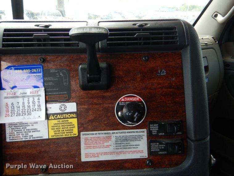 image for item DK0490 2016 Freightliner Cascadia 125  semi truck