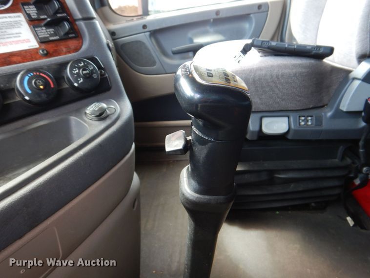 image for item DK0490 2016 Freightliner Cascadia 125  semi truck