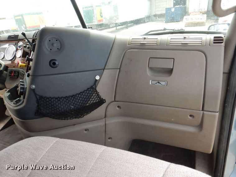 image for item DK0490 2016 Freightliner Cascadia 125  semi truck