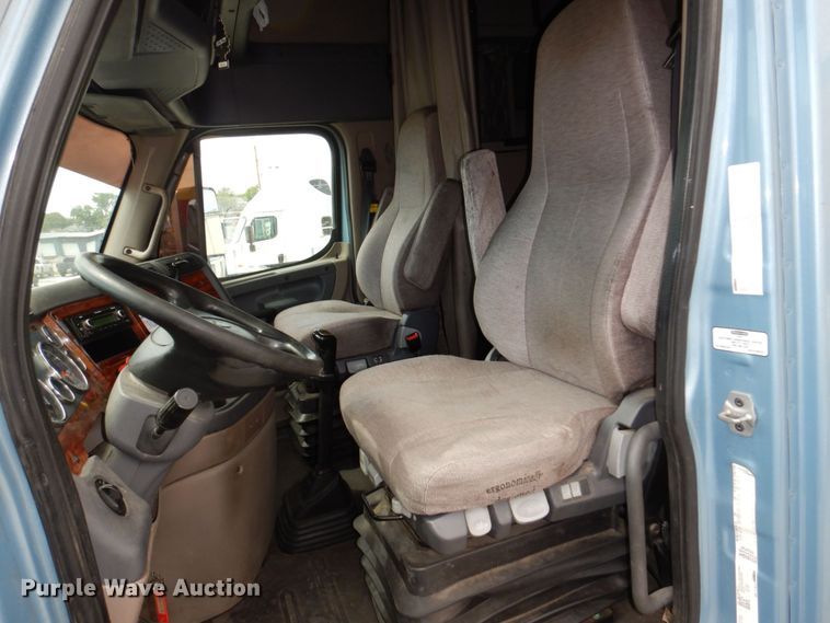 image for item DK0490 2016 Freightliner Cascadia 125  semi truck