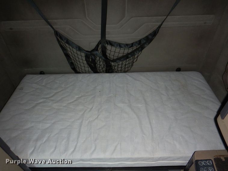 image for item DK0490 2016 Freightliner Cascadia 125  semi truck