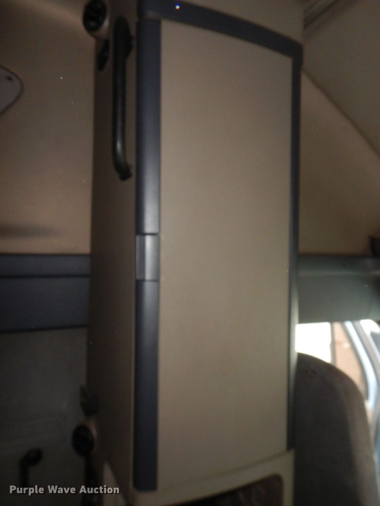 image for item DK0490 2016 Freightliner Cascadia 125  semi truck