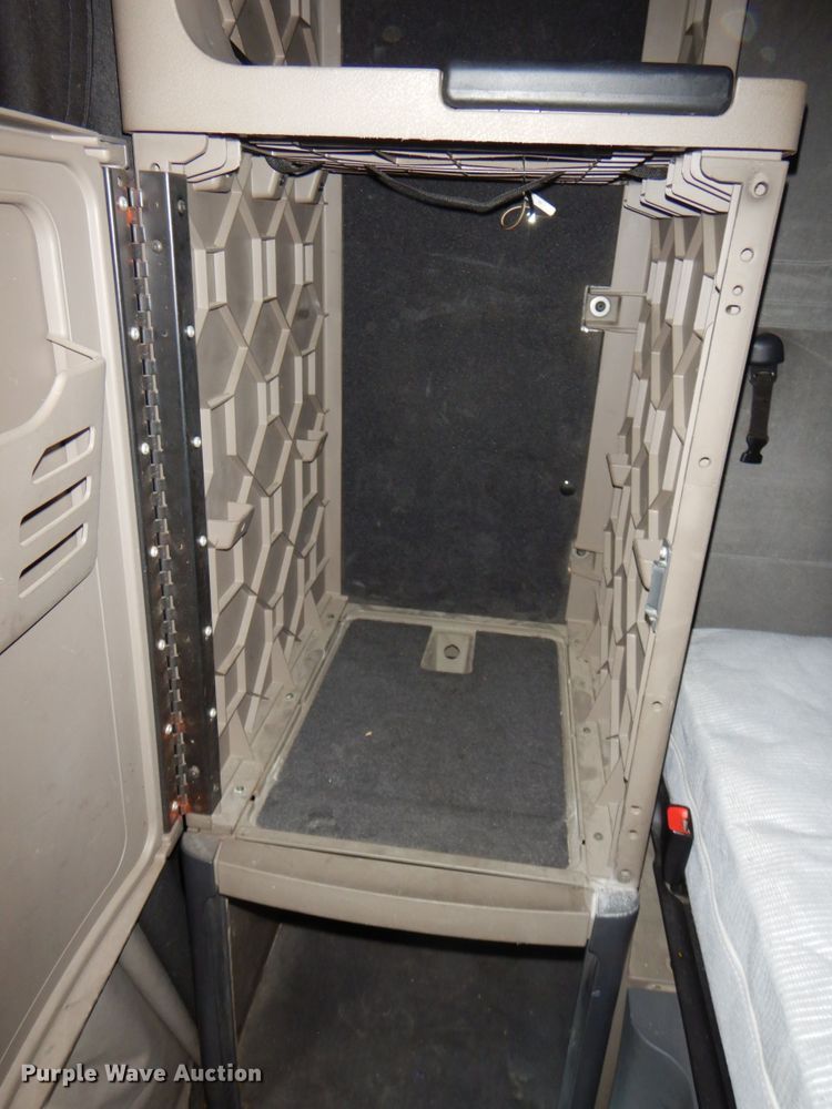 image for item DK0490 2016 Freightliner Cascadia 125  semi truck