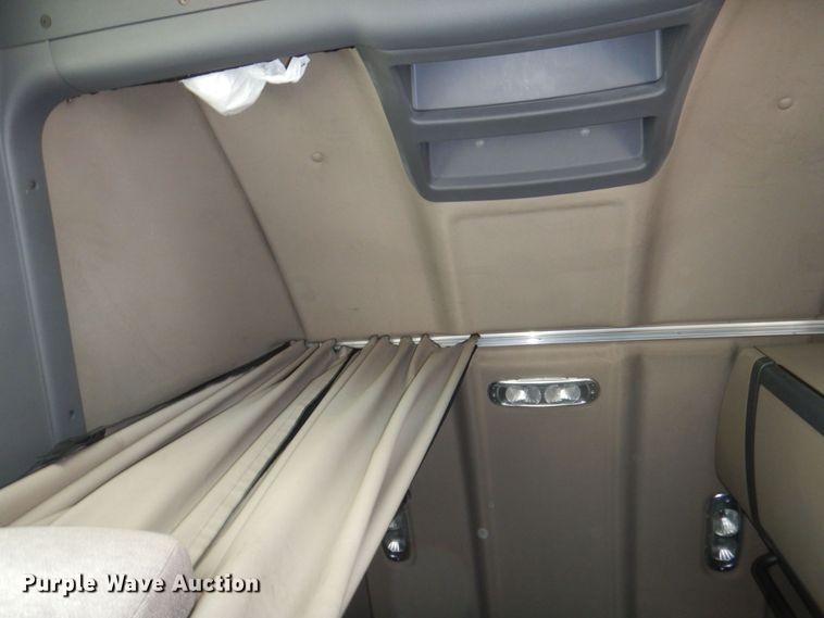 image for item DK0490 2016 Freightliner Cascadia 125  semi truck