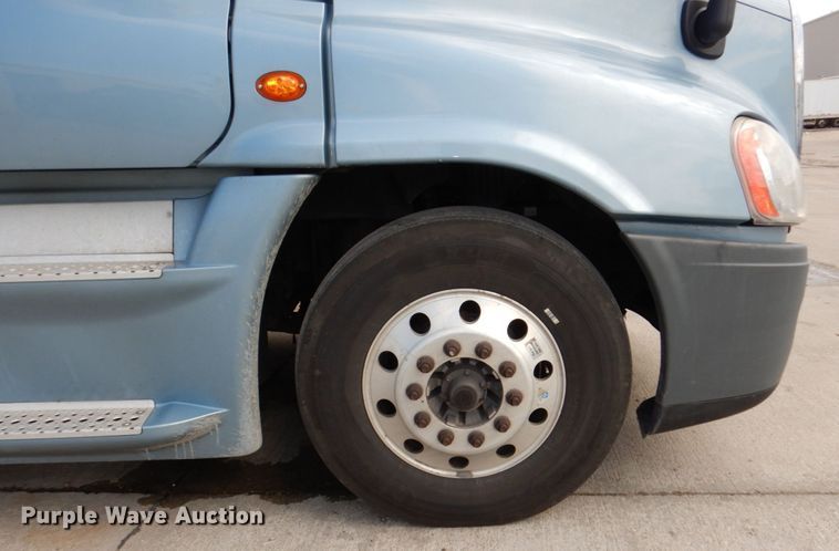 image for item DK0490 2016 Freightliner Cascadia 125  semi truck