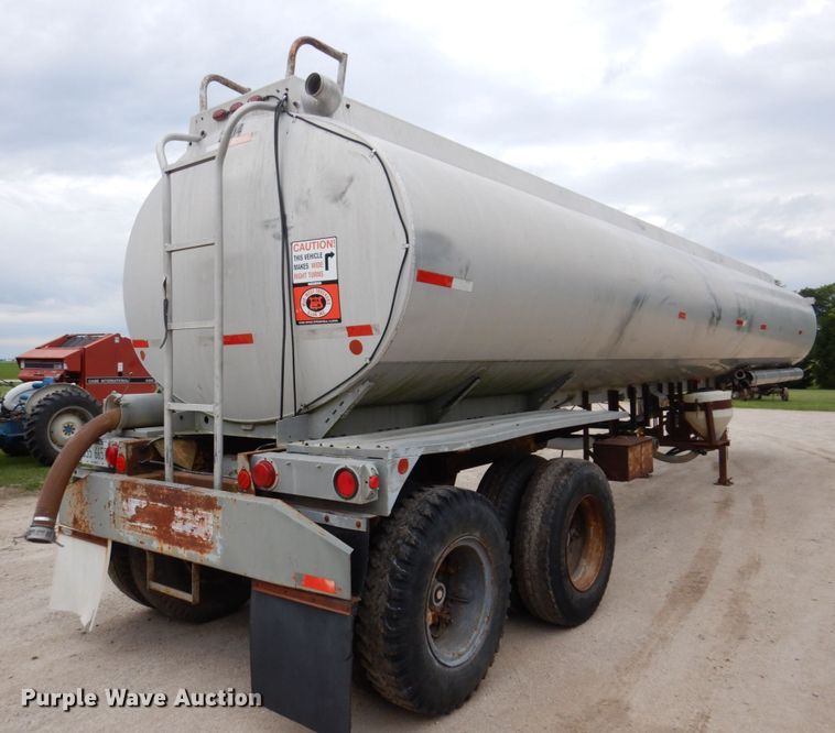 image for item DL3758 1979 Heil  tank trailer