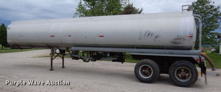 image for item DL3758 1979 Heil  tank trailer