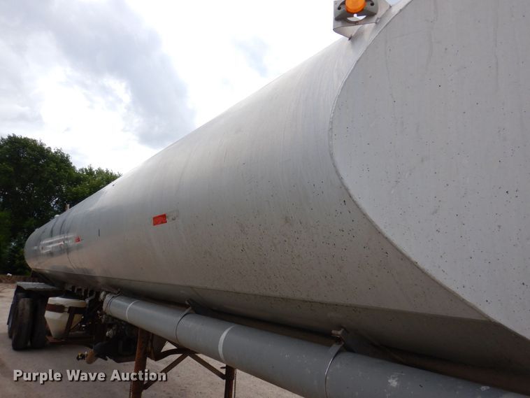 image for item DL3758 1979 Heil  tank trailer