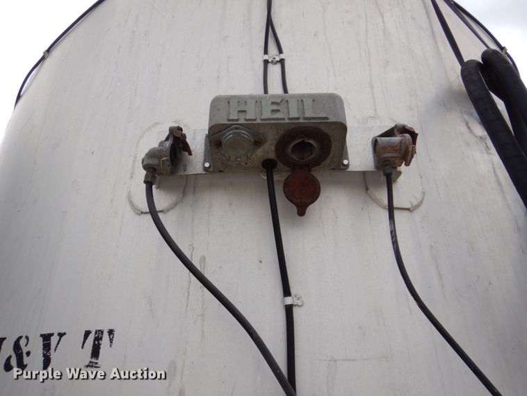 image for item DL3758 1979 Heil  tank trailer